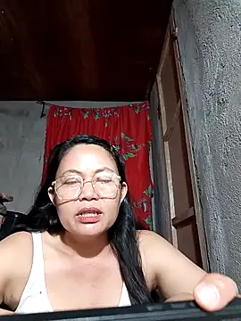 Everleigh mom online show from November 18, 2025, 7:57 am