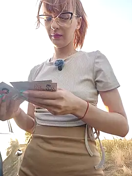 MoonedByEva online show from September 9, 2025, 4:06 pm