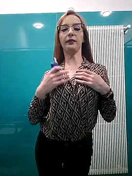 MoonedByEva online show from October 20, 2025, 12:27 pm