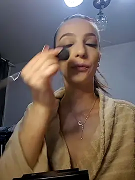 MoonedByEva online show from October 22, 2025, 4:40 pm