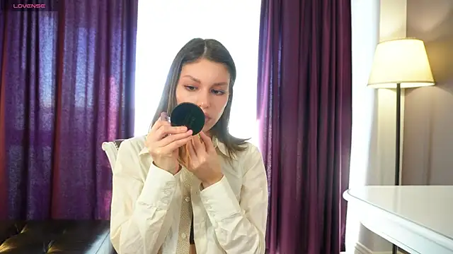 ElwynaBrickell online show from October 6, 2025, 5:27 am