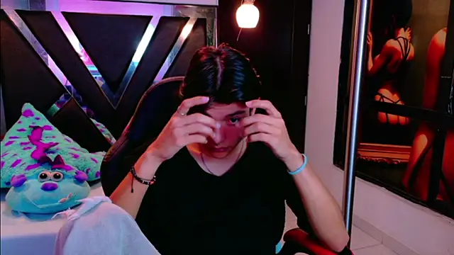 alandelrey57 online show from February 12, 2026, 2:06 am