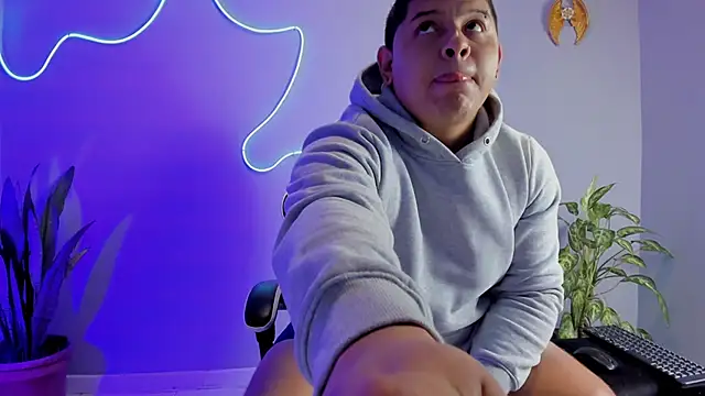 Snapshot of Maximus_Steel chatting on October 2, 2025, 10:55 am Maximus Steel online show from October 2, 2025, 10:55 am