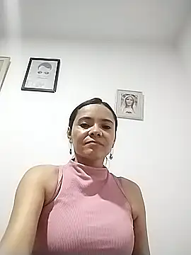 Snapshot of Cami_Konor chatting on October 13, 2025, 9:26 pm Cami Konor online show from October 13, 2025, 9:26 pm