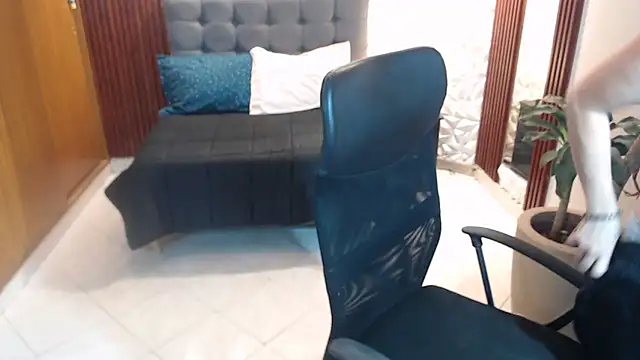 Snapshot of maira_tf chatting on October 10, 2025, 3:49 am maira tf online show from October 10, 2025, 3:49 am