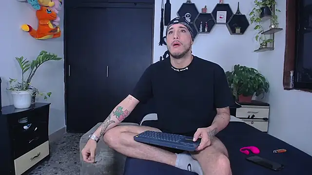 Snapshot of Borsalino_Adam chatting on October 19, 2025, 6:08 pm Borsalino Adam online show from October 19, 2025, 6:08 pm