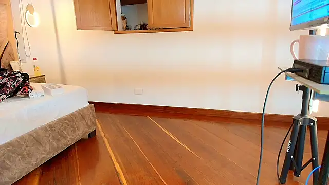 zarah andrew   online show from December 16, 2025, 12:10 pm