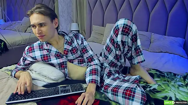 WilliamDyson online show from September 18, 2025, 3:08 am