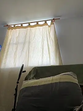 Valen1800 online show from October 15, 2025, 7:03 pm