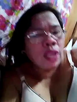 Snapshot of Huge_mama69 chatting on October 17, 2025, 10:51 am Huge mama69 online show from October 17, 2025, 10:51 am