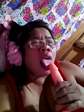 Snapshot of Huge_mama69 chatting on October 22, 2025, 1:17 am Huge mama69 online show from October 22, 2025, 1:17 am