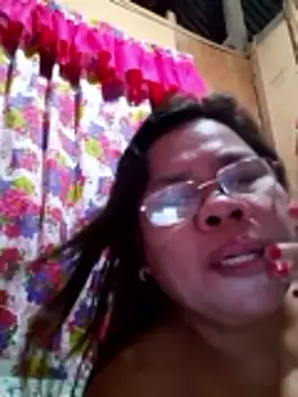 Snapshot of Huge_mama69 chatting on October 27, 2025, 6:06 am Huge mama69 online show from October 27, 2025, 6:06 am