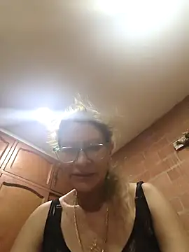 Snapshot of MaryeLunna chatting on September 30, 2025, 12:37 am MaryeLunna online show from September 30, 2025, 12:37 am