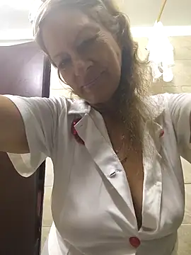 Snapshot of MaryeLunna chatting on October 5, 2025, 11:08 am MaryeLunna online show from October 5, 2025, 11:08 am