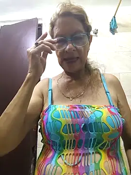 Snapshot of MaryeLunna chatting on October 10, 2025, 12:09 am MaryeLunna online show from October 10, 2025, 12:09 am