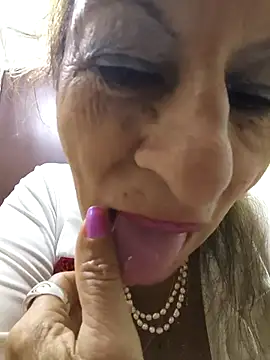 Snapshot of MaryeLunna chatting on October 28, 2025, 11:58 am MaryeLunna online show from October 28, 2025, 11:58 am