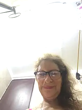 Snapshot of MaryeLunna chatting on February 21, 2026, 12:11 am MaryeLunna online show from February 21, 2026, 12:11 am