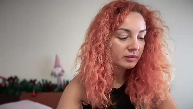 Reddgiirl online show from December 19, 2025, 9:38 am