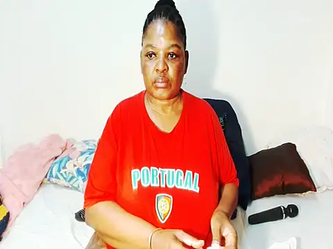 Love-Racheal75 online show from May 6, 2026, 6:13 pm