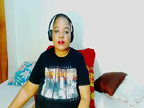 Snapshot of Love-Racheal75 chatting on May 29, 2026, 3:54 pm Love-Racheal75 online show from May 29, 2026, 3:54 pm