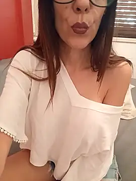 Snapshot of Esmeralda_passion chatting on October 31, 2025, 2:07 pm Esmeralda passion online show from October 31, 2025, 2:07 pm