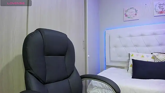 Snapshot of andrea__hills chatting on October 20, 2025, 7:03 pm andrea hills online show from October 20, 2025, 7:03 pm