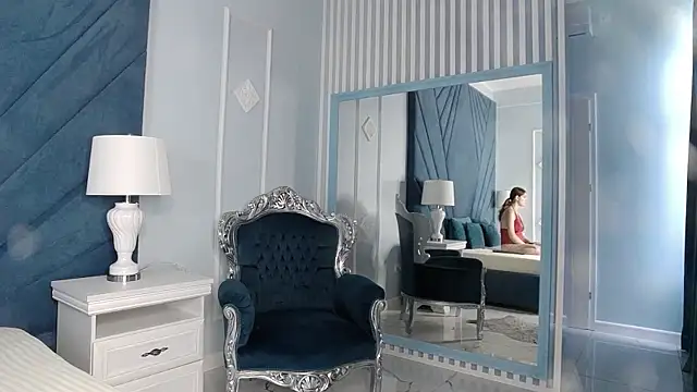 Evelisse online show from July 23, 2026, 5:49 am