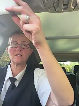 Snapshot of Curvy-Jinx chatting on September 30, 2025, 10:42 am Curvy-Jinx online show from September 30, 2025, 10:42 am