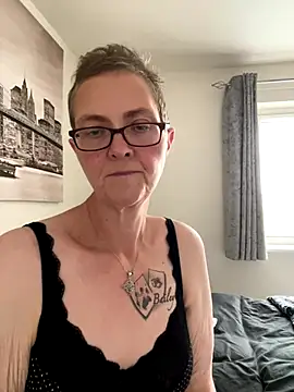 Snapshot of Curvy-Jinx chatting on October 3, 2025, 8:44 am Curvy-Jinx online show from October 3, 2025, 8:44 am