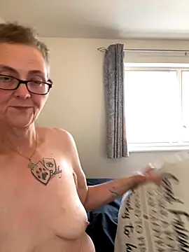 Snapshot of Curvy-Jinx chatting on October 6, 2025, 12:57 pm Curvy-Jinx online show from October 6, 2025, 12:57 pm