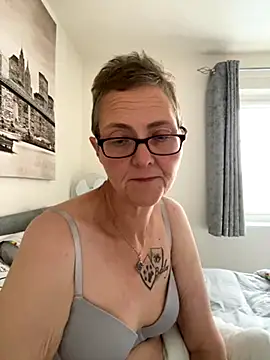 Snapshot of Curvy-Jinx chatting on October 15, 2025, 7:52 am Curvy-Jinx online show from October 15, 2025, 7:52 am