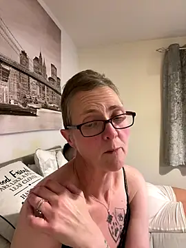 Snapshot of Curvy-Jinx chatting on October 23, 2025, 7:45 pm Curvy-Jinx online show from October 23, 2025, 7:45 pm