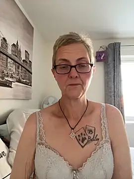 Snapshot of Curvy-Jinx chatting on November 2, 2025, 3:47 pm Curvy-Jinx online show from November 2, 2025, 3:47 pm