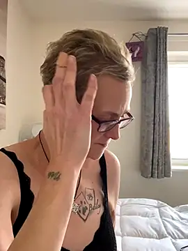 Snapshot of Curvy-Jinx chatting on November 4, 2025, 9:19 am Curvy-Jinx online show from November 4, 2025, 9:19 am