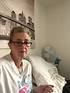 Curvy-Jinx online show from November 10, 2025, 8:24 am