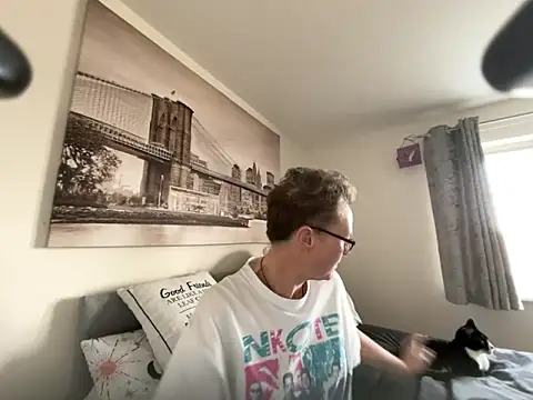 Curvy-Jinx online show from March 11, 2026, 8:42 am