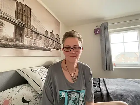 Curvy-Jinx online show from March 13, 2026, 8:43 am