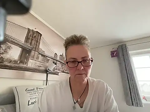Curvy-Jinx online show from June 16, 2026, 9:01 am
