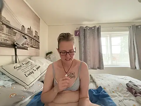Curvy-Jinx online show from June 23, 2026, 8:34 am
