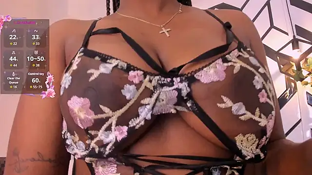 Snapshot of VictoriaKroft chatting on October 23, 2025, 12:48 pm VictoriaKroft online show from October 23, 2025, 12:48 pm