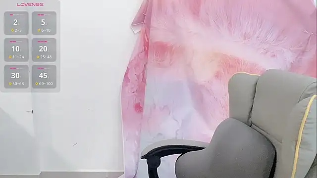 Crush-7ii online show from September 20, 2025, 2:23 am