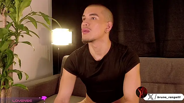 brunoorangel1 online show from July 13, 2026, 11:07 pm