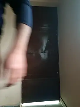 Snapshot of MaxB057 chatting on December 19, 2025, 9:27 am MaxB057 online show from December 19, 2025, 9:27 am