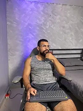 vincentjaxon online show from April 28, 2026, 6:24 pm