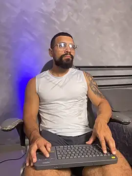 vincentjaxon online show from May 11, 2026, 5:21 pm
