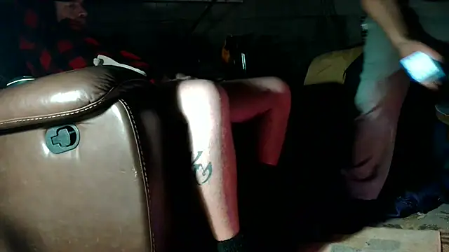 Luv2SuckBWC92 online show from December 18, 2025, 3:07 pm