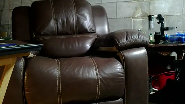 Luv2SuckBWC92 online show from December 20, 2025, 4:08 am