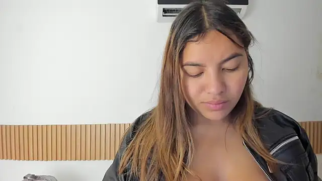 Snapshot of OliviaSweett chatting on October 13, 2025, 3:12 pm OliviaSweett online show from October 13, 2025, 3:12 pm