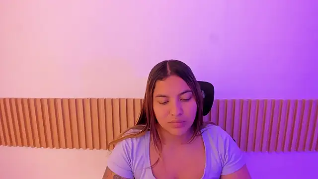 Snapshot of OliviaSweett chatting on October 21, 2025, 7:03 pm OliviaSweett online show from October 21, 2025, 7:03 pm