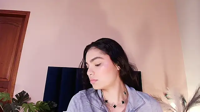 LunaAspen  online show from May 7, 2026, 6:02 pm